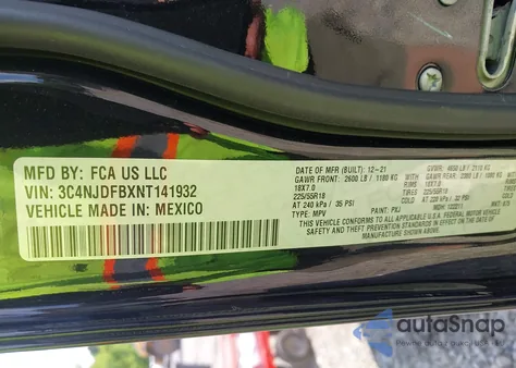 2022 Jeep Compass Latitude Lux 4X4 z USA, uszkodzony, nr VIN 3C4NJDFBXNT141932